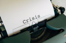 大学生关于金融危机演讲稿中英文